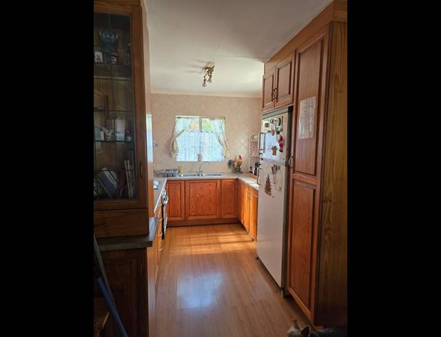 2 BEDROOM TOWNHOUSE FOR SALE IN ALBERTSDAL